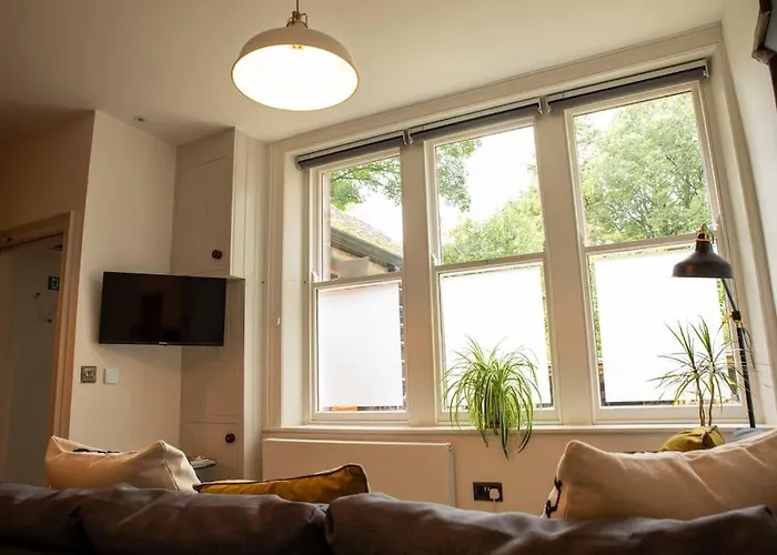 Luxury Ground Floor Flat, Uppermill, Saddleworth