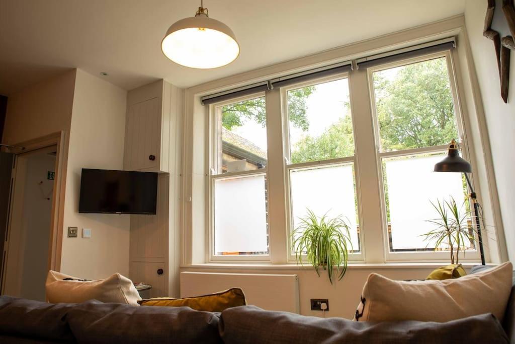 Appartamento Luxury Ground Floor Flat, Uppermill, *